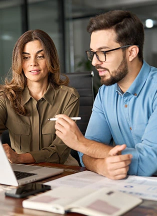 Finance Leaders & Analysts